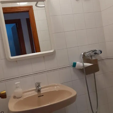 Montserrat Apartment *